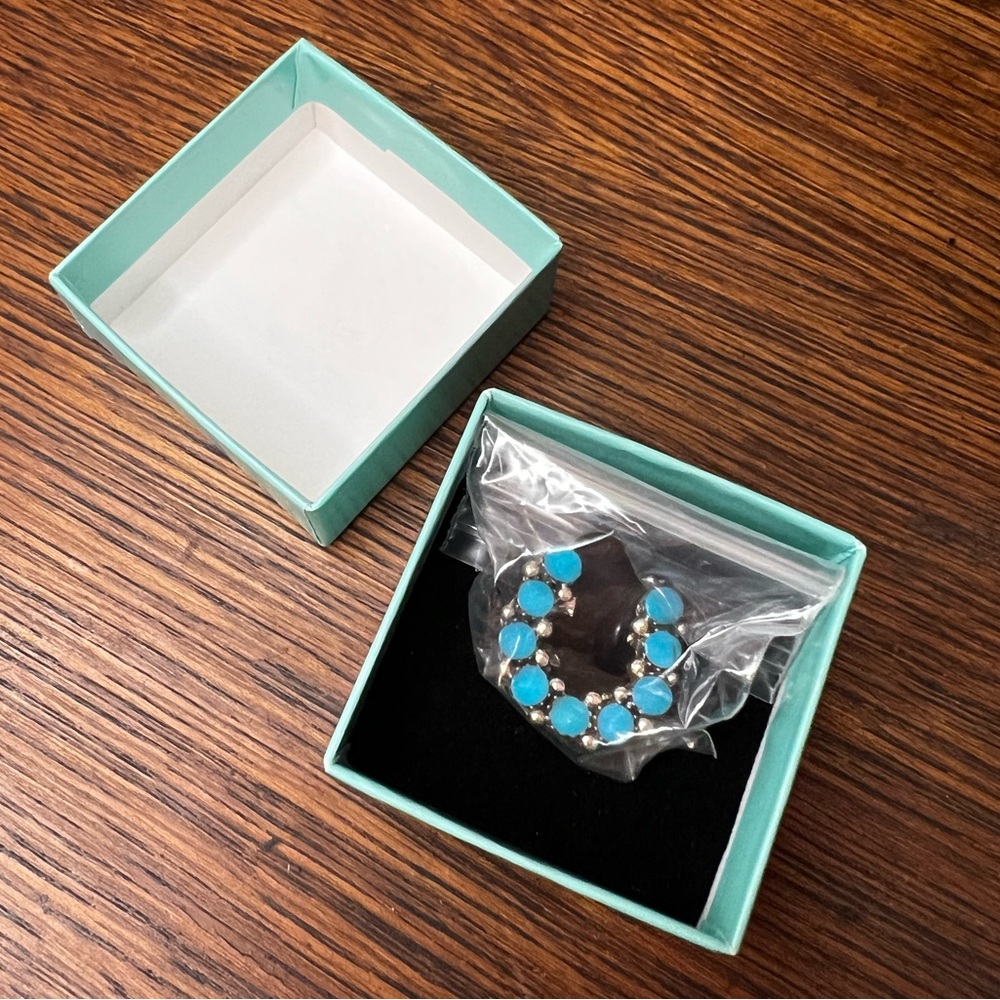 🩵 Turquoise Horseshoe Ring, Sterling Silver, Size 7, New with Original Blue Box - Picture 8 of 15